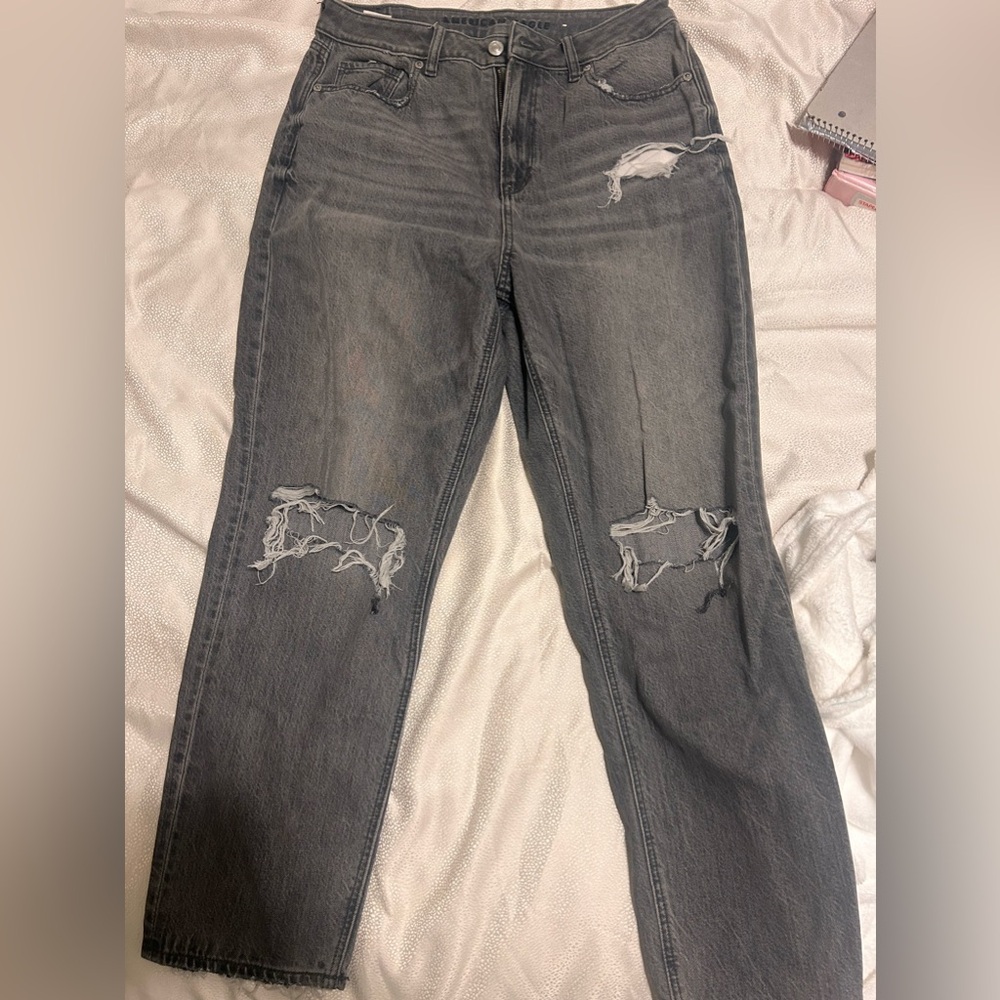 American Eagle mom Jean